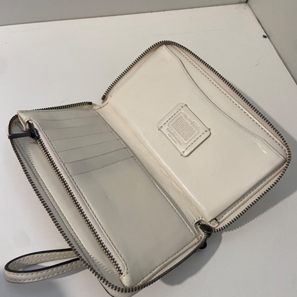 Coach Campbell’s Tomato Soup Small Wristlet - Picture 3 of 3